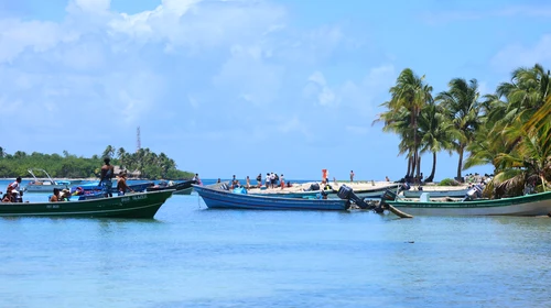 Cayos Perlas turquoise cays