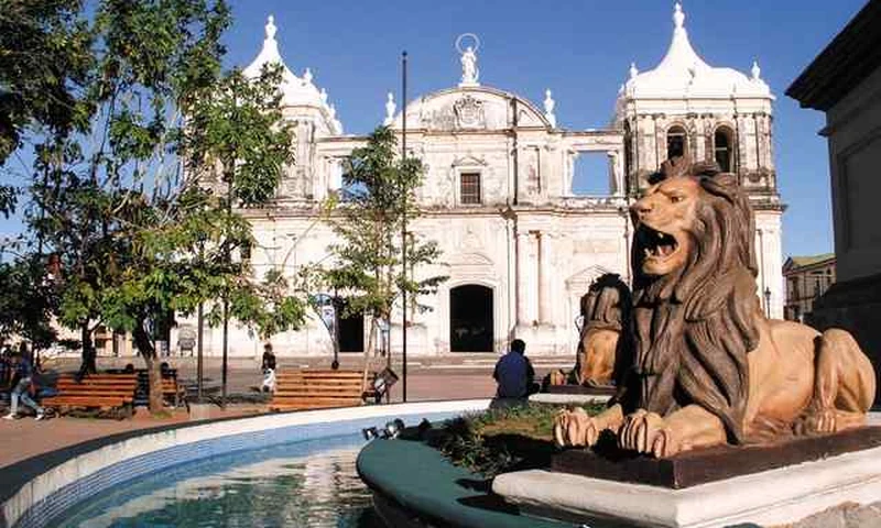 León Colonial City - Historic Colonial Splendor, Art Murals & UNESCO Rooftop Views